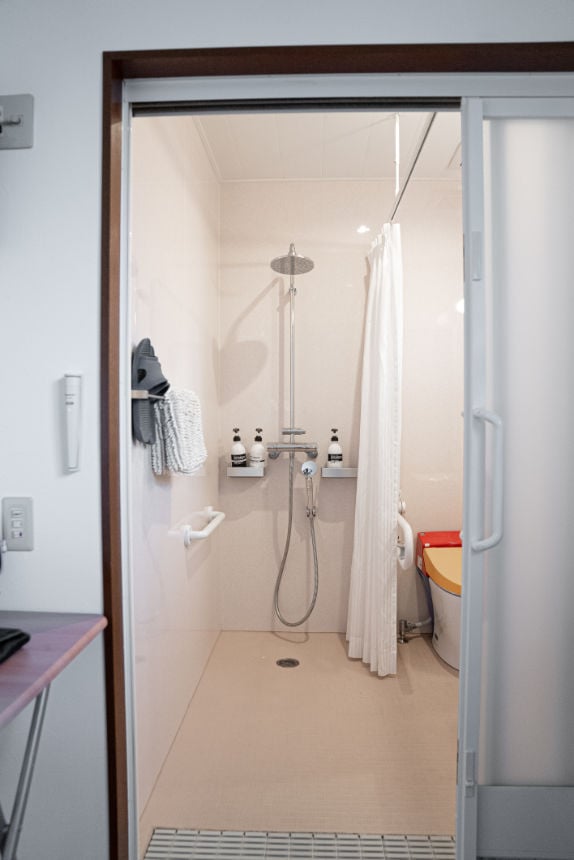 zerogravity shower 1