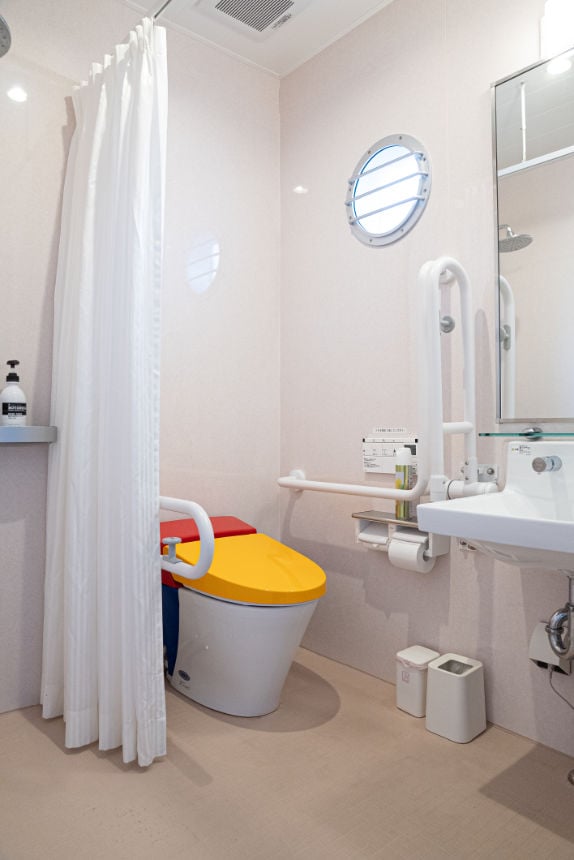 zerogravity toilet 1