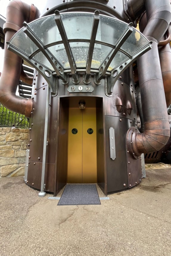 howls castle elevator