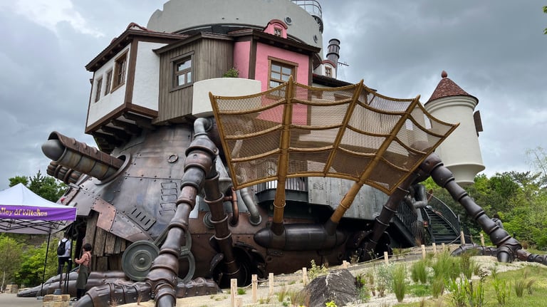 howls moving castle 768x432