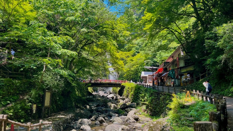 minoo falls and bridge 768x432