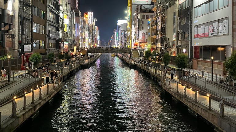 dotonbori canal night lower level ramps 768x432