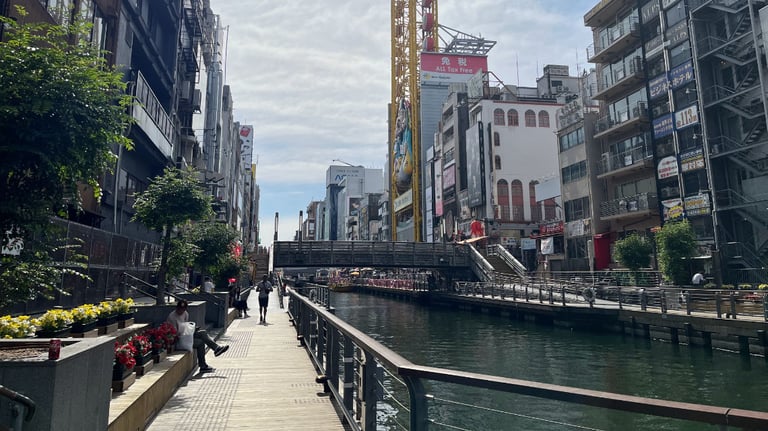dotonbori canal pavement 768x432