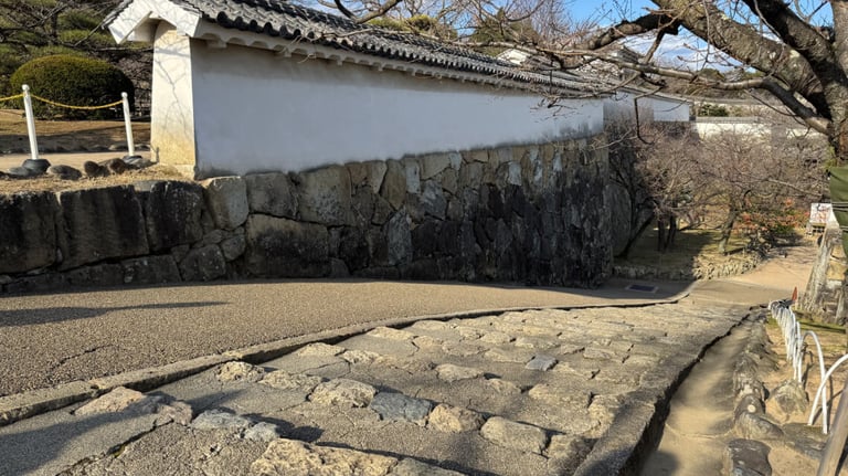 View from the top of the steep stone path to Nishi no Maru. View from the top of the steep stone path to Nishi no Maru.