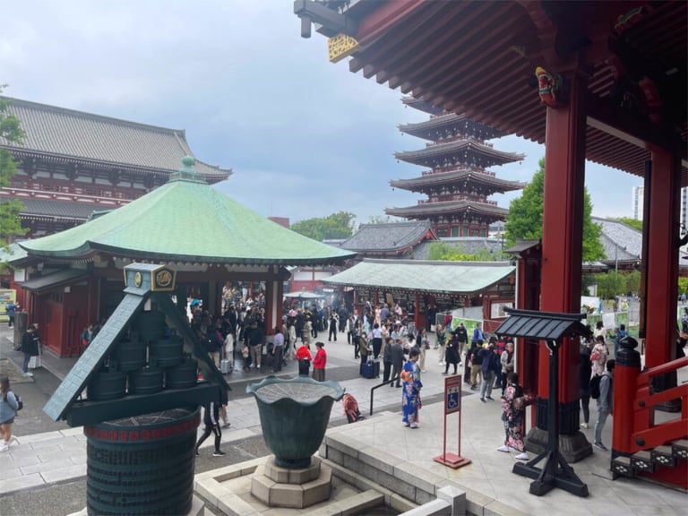 Asakusa family sensoji 768x576