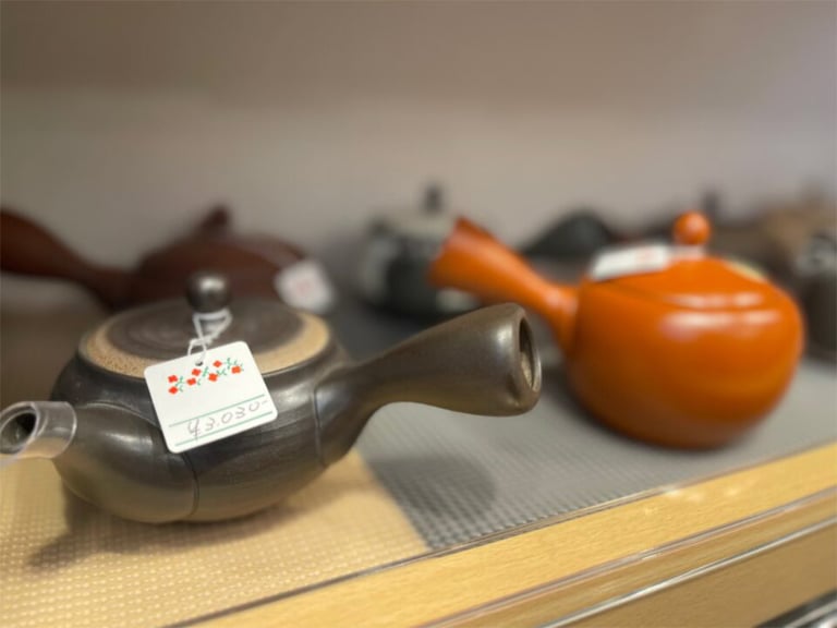 Sugamo teapots 768x576