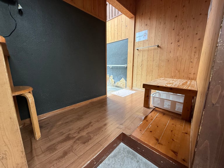 Entrance to Hana no Yu private bath