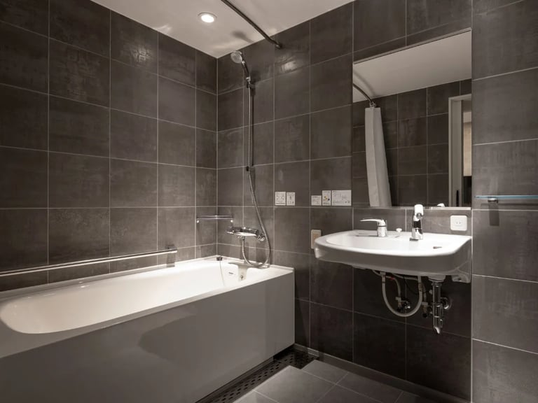 MIMARU Tokyo Kinshicho accessible room TKKC AD4 Bathroom 01 768x576