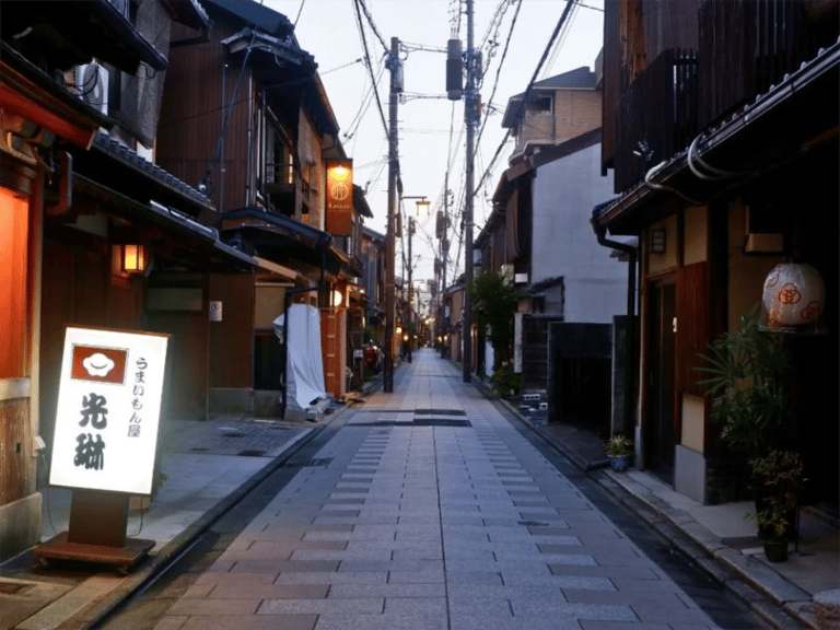 accessible kyoto sake tour traditional kyoto street at dusk 768x576