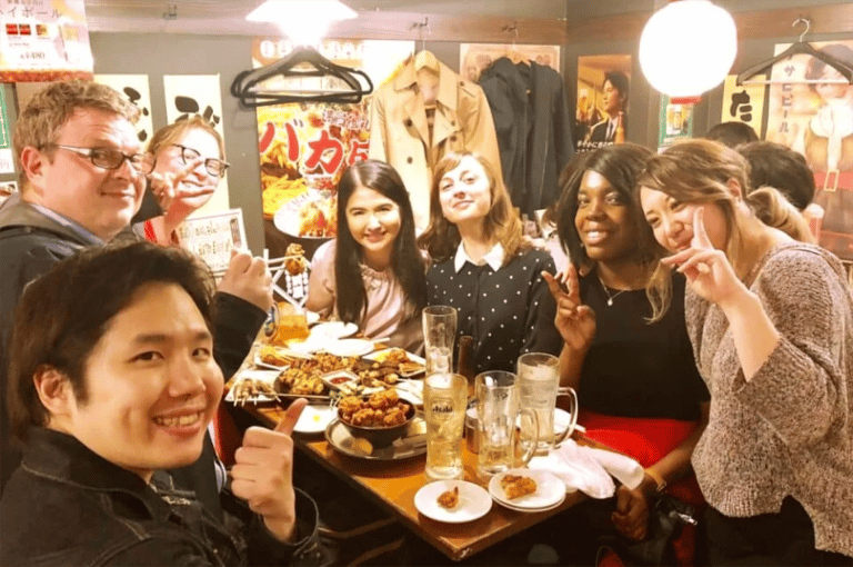accessible shimbashi food tour group dining at izakaya 768x511
