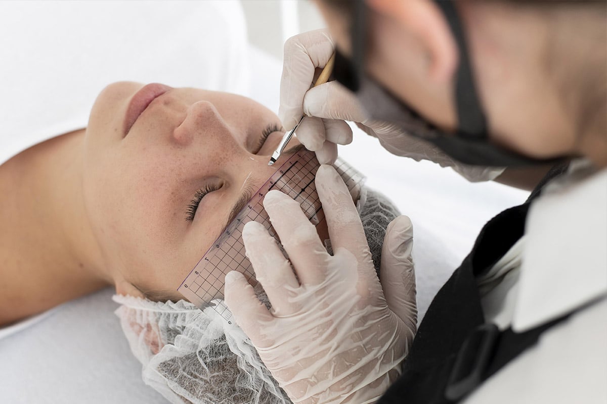 FUE (Follicular Unit Excision): la tecnica avanzata per il trapianto di capelli, barba e sopracciglia