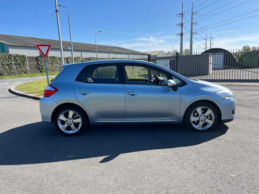 TOYOTA AURIS - Image 8