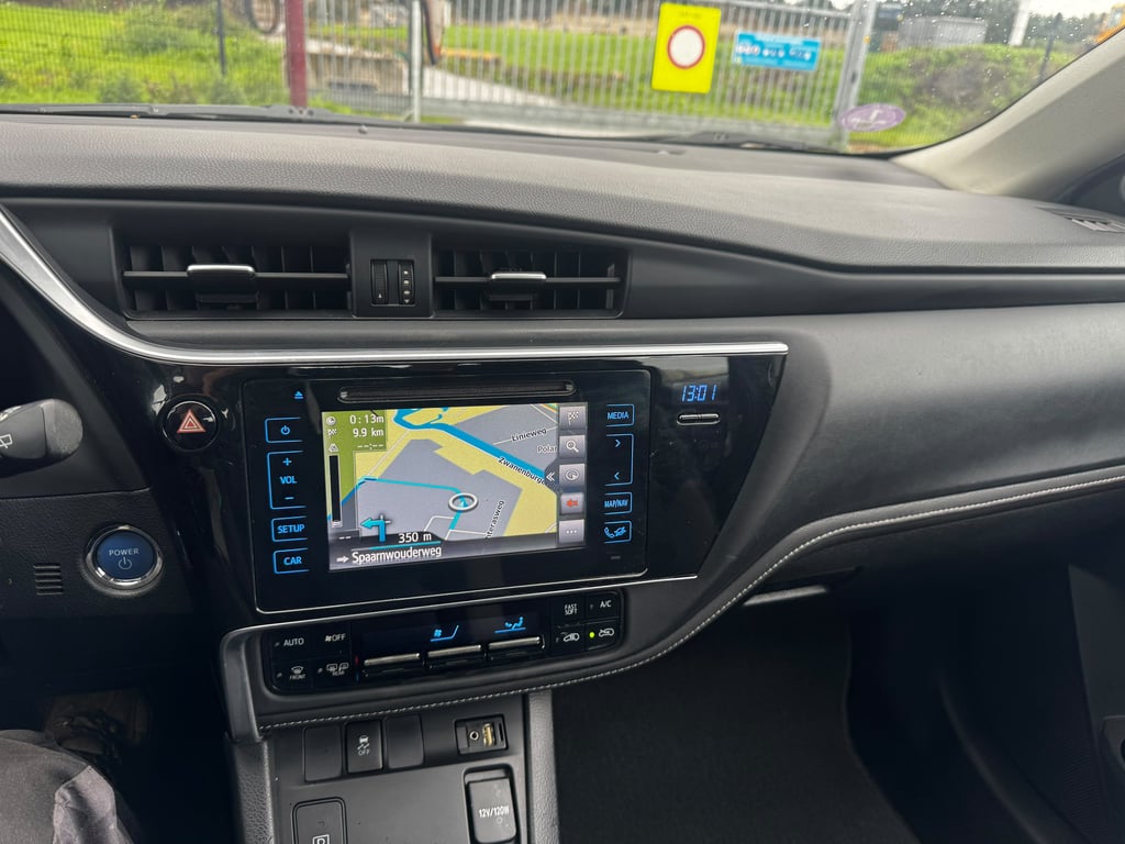 TOYOTA AURIS TOURING SPORTS - Image 17