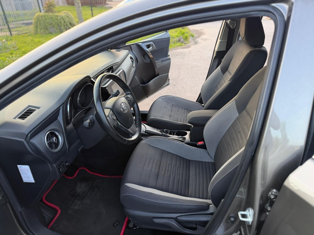 TOYOTA AURIS TOURING SPORTS - Image 18