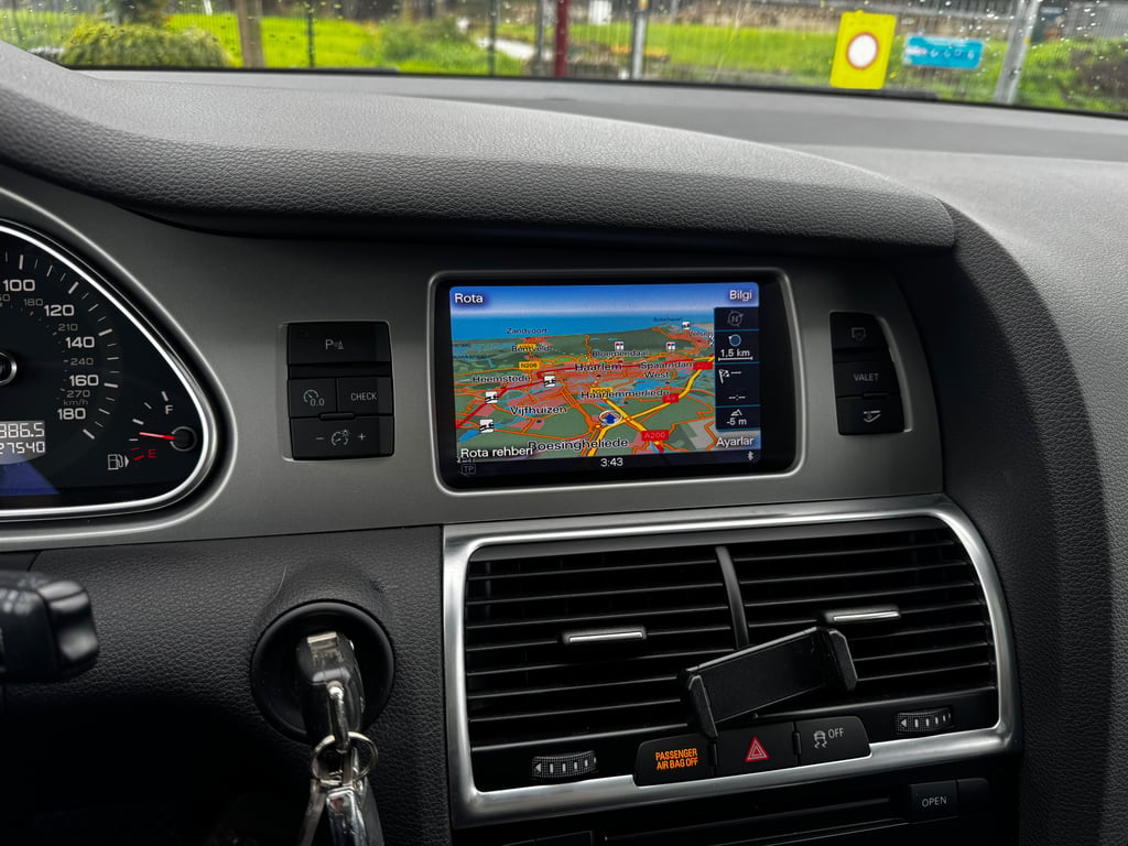 AUDI Q7 - Image 19