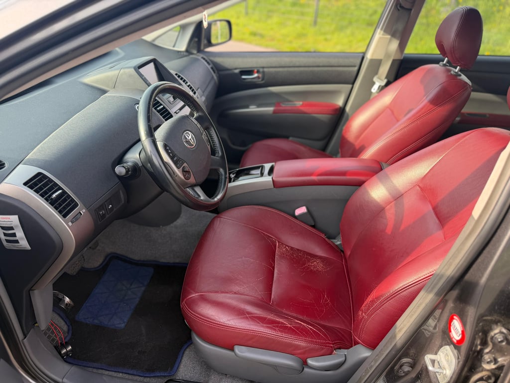 TOYOTA PRIUS - Image 11