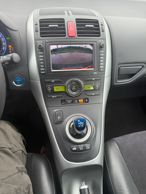 TOYOTA AURIS - Image 18
