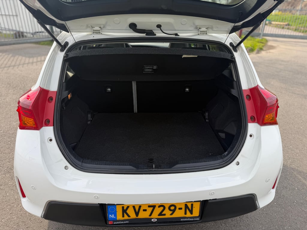 TOYOTA AURIS - Image 8