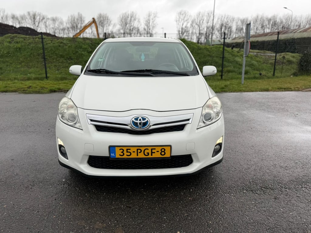 TOYOTA AURIS
