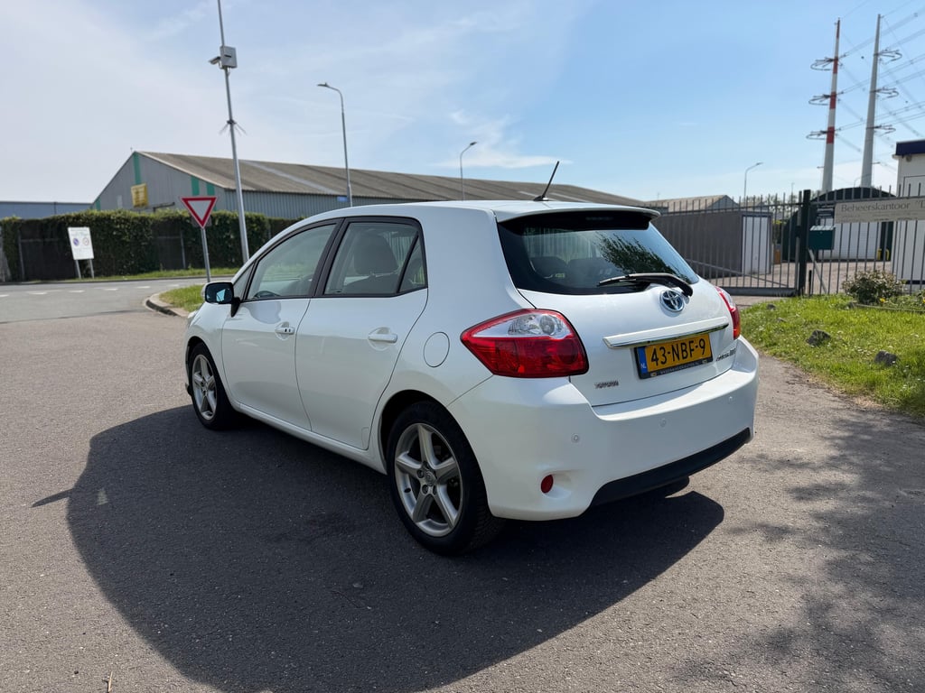 TOYOTA AURIS - Image 5