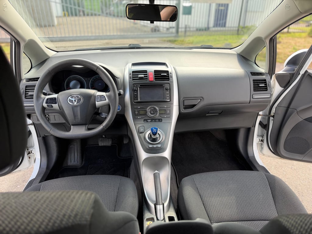 TOYOTA AURIS - Image 15