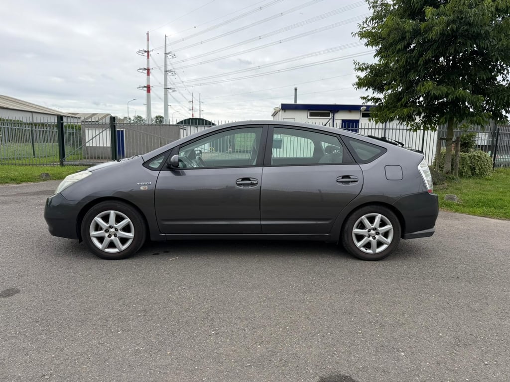 TOYOTA PRIUS - Image 3
