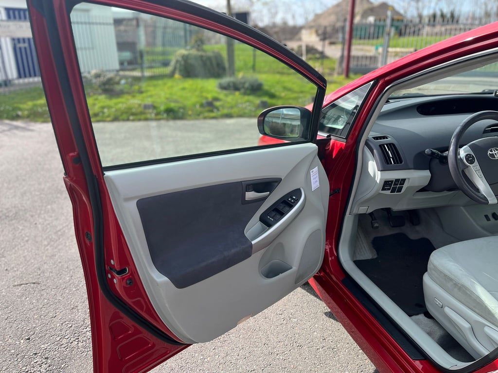 TOYOTA PRIUS - Image 16