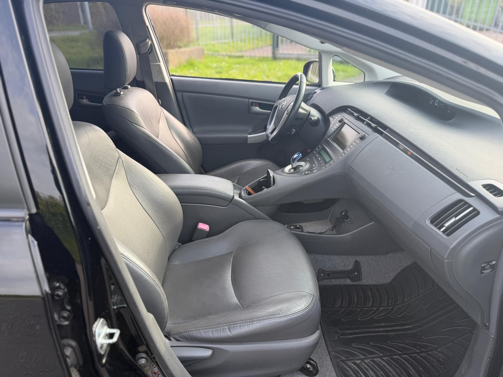 TOYOTA PRIUS - Image 11