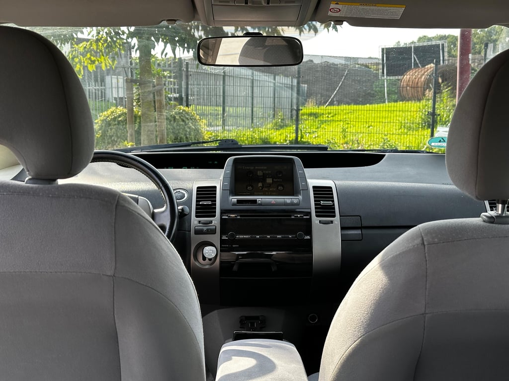 TOYOTA PRIUS - Image 15