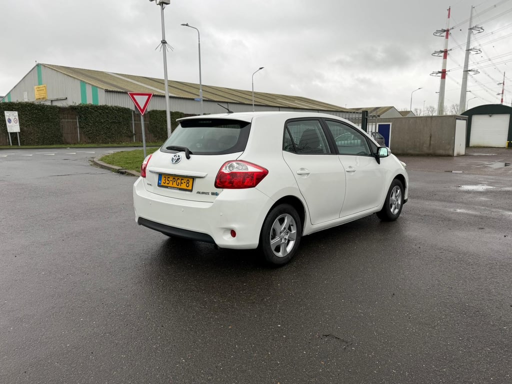 TOYOTA AURIS - Image 10