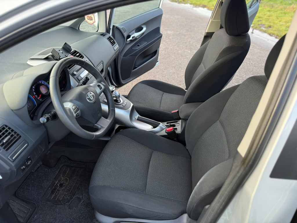 TOYOTA AURIS - Image 29