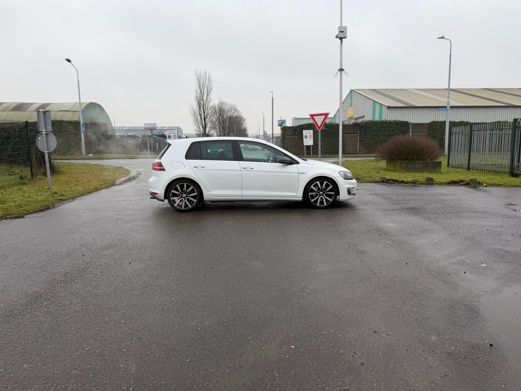VOLKSWAGEN GOLF - Image 16