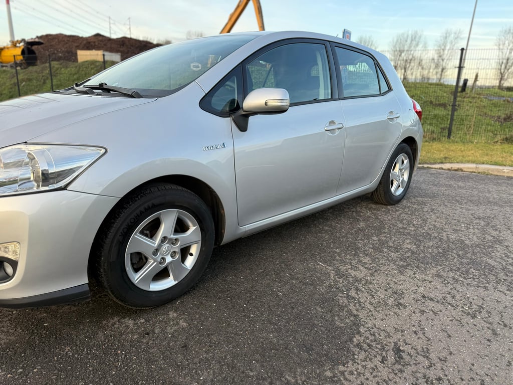 TOYOTA AURIS - Image 3