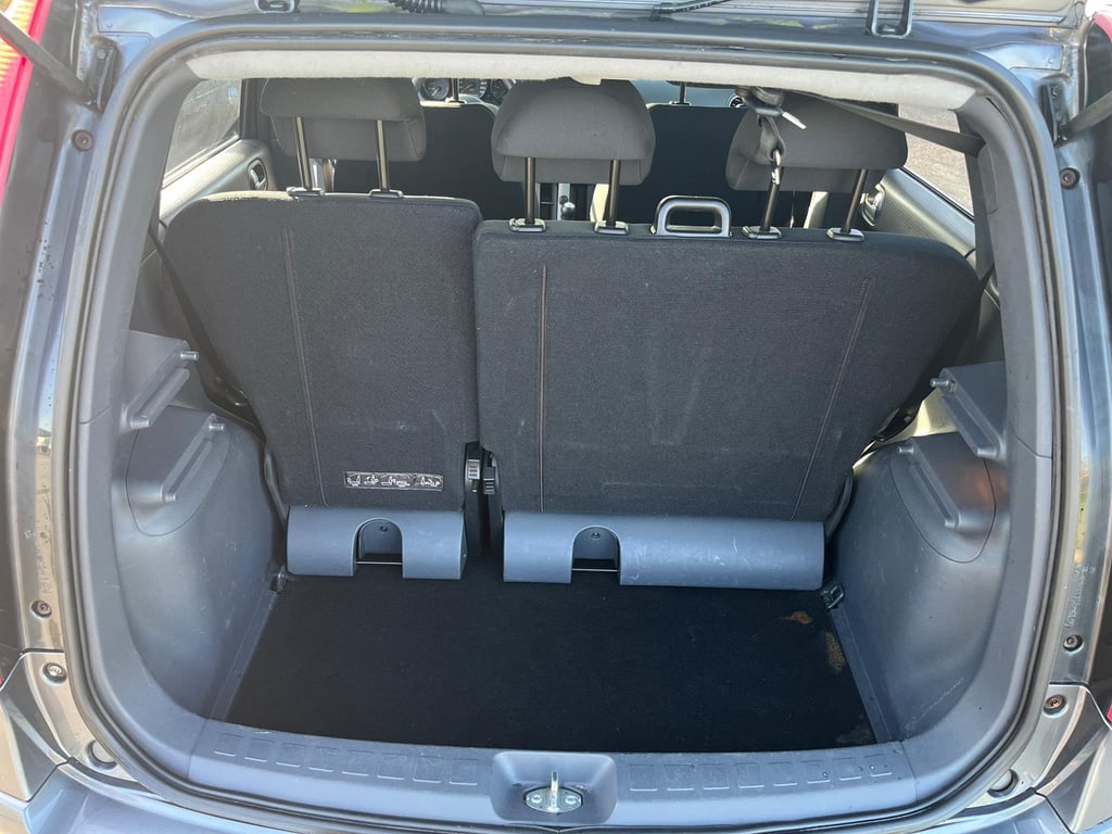 MITSUBISHI COLT - Image 8