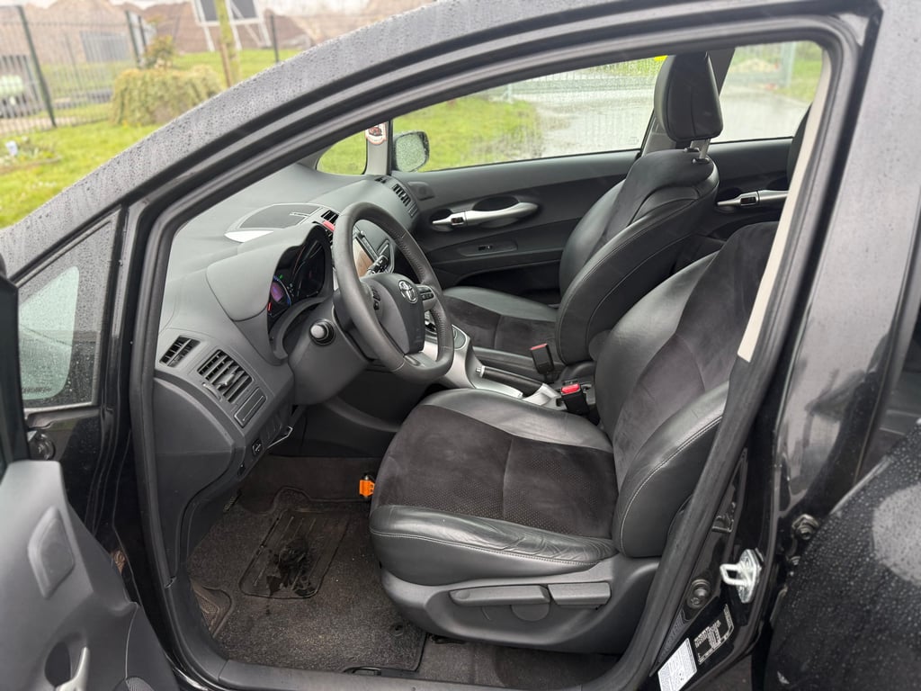 TOYOTA AURIS - Image 15