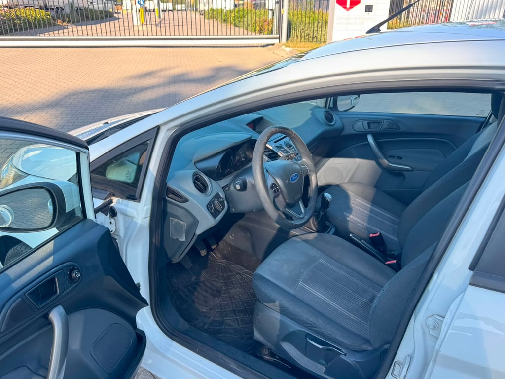 FORD FIESTA - Image 11