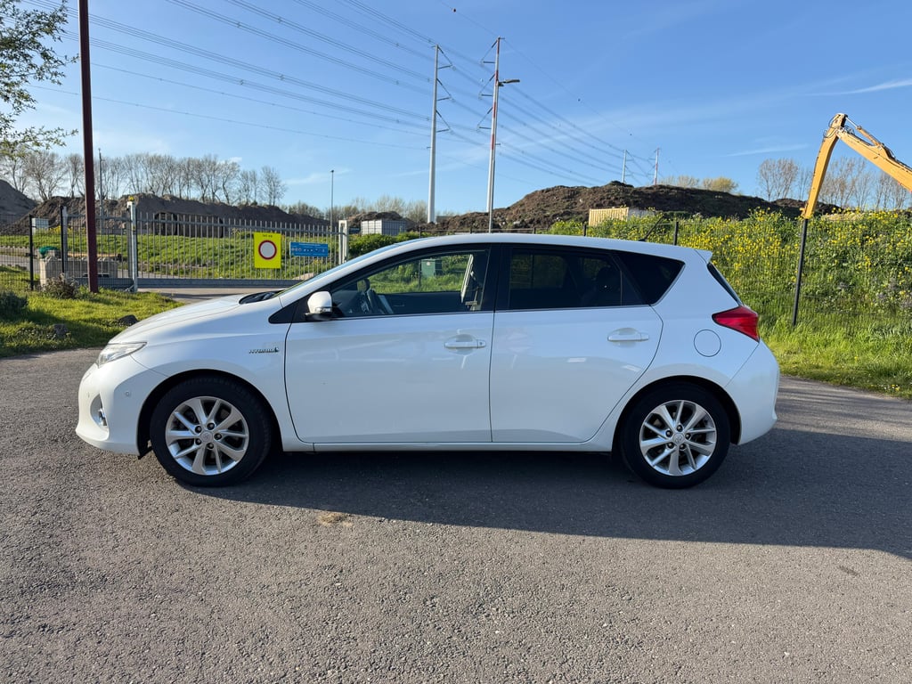 TOYOTA PRIUS - Image 11