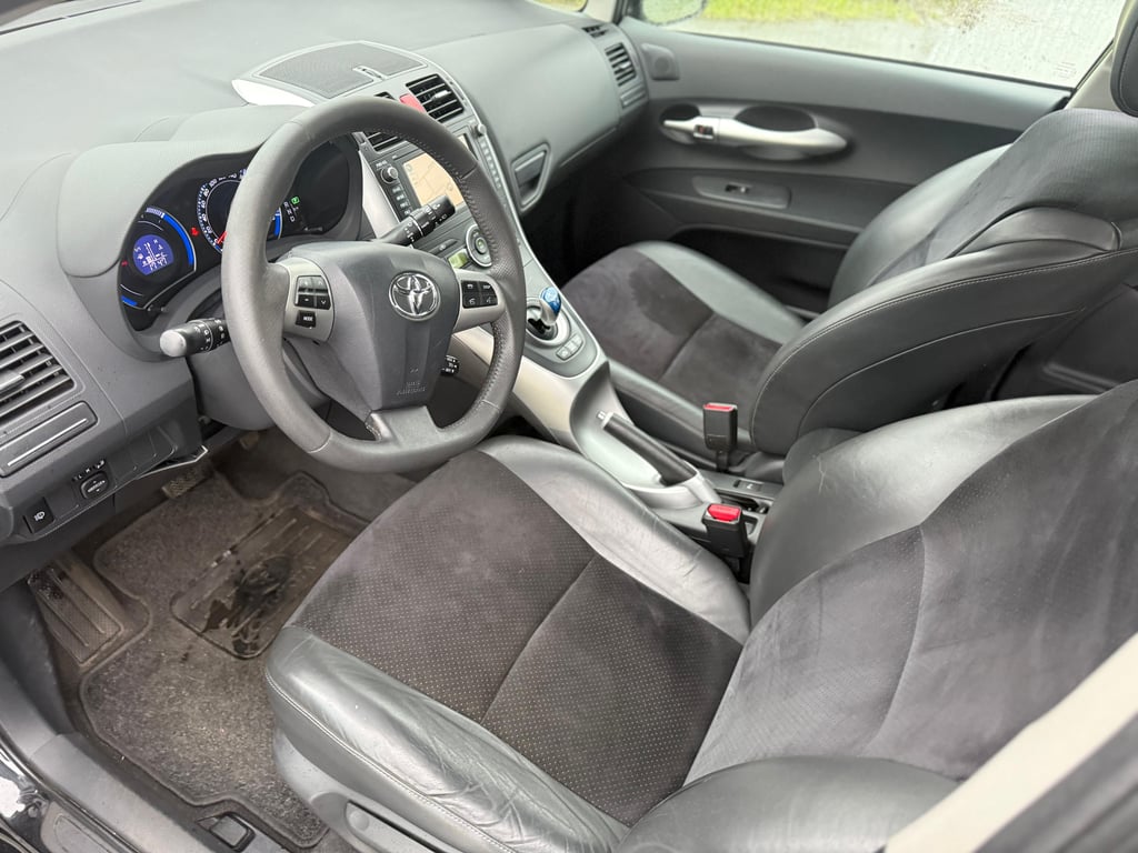 TOYOTA AURIS - Image 14