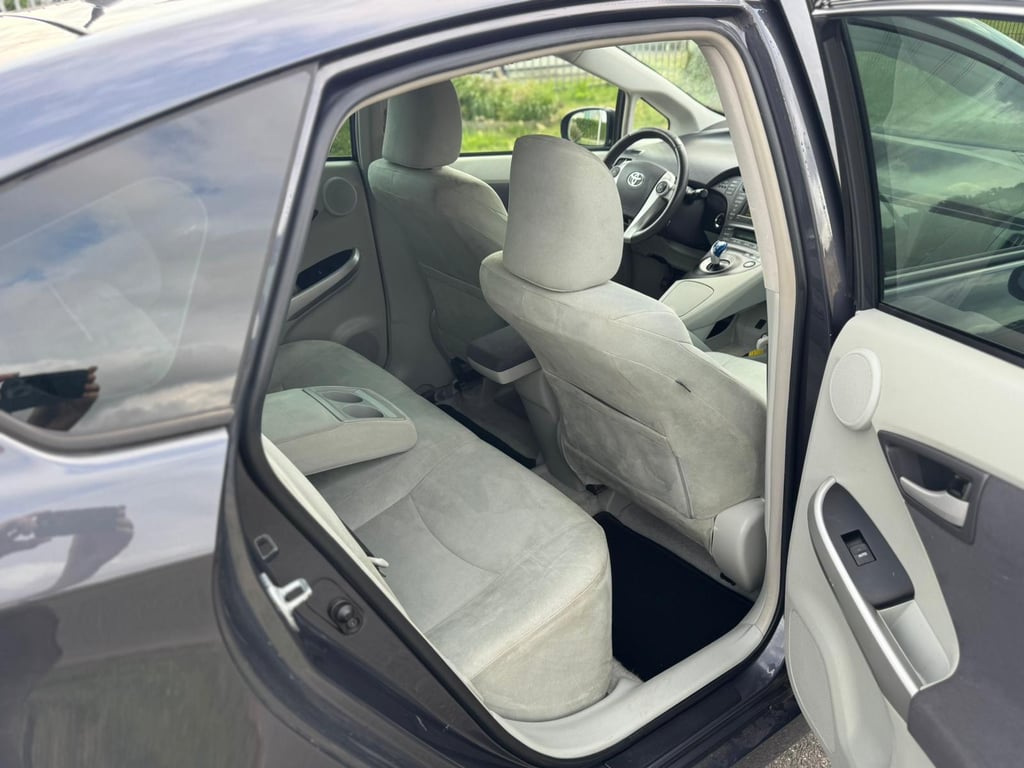 TOYOTA PRIUS - Image 13