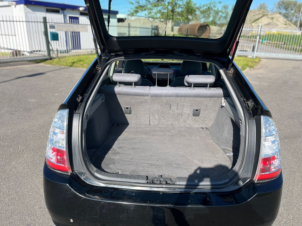 TOYOTA PRIUS - Image 9