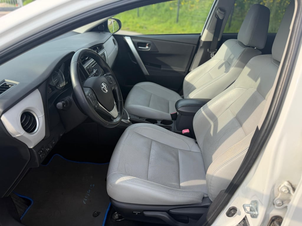 TOYOTA AURIS - Image 15