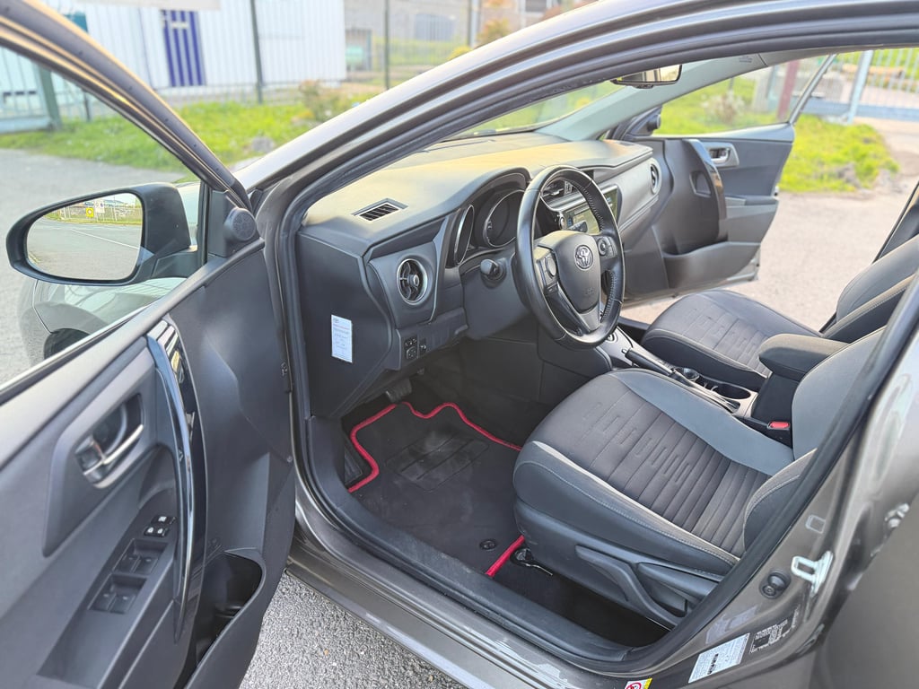 TOYOTA AURIS TOURING SPORTS - Image 15