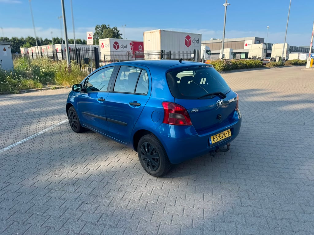 TOYOTA YARIS - Image 3