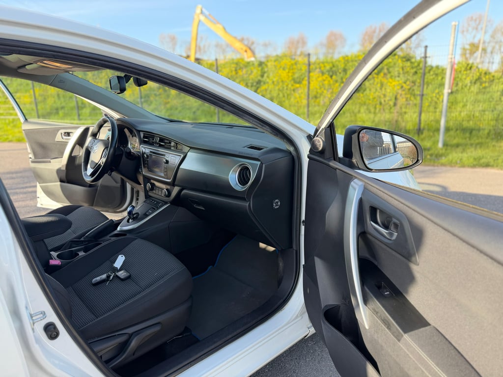 TOYOTA PRIUS - Image 19