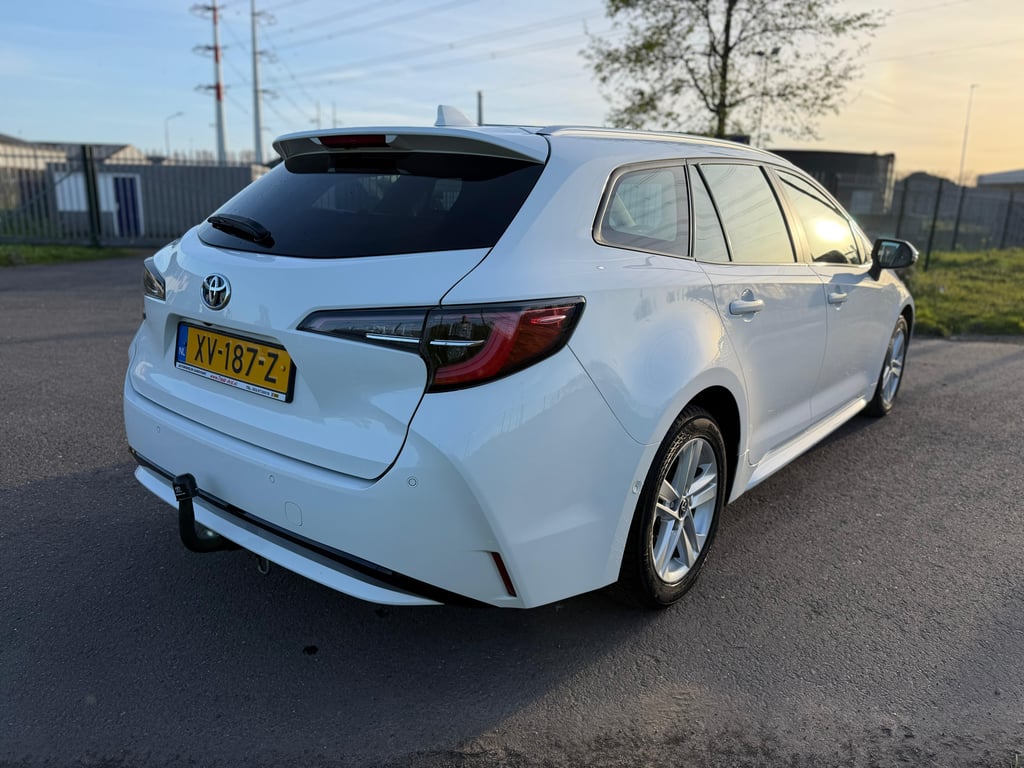 TOYOTA COROLLA TOURING SPORTS - Image 5