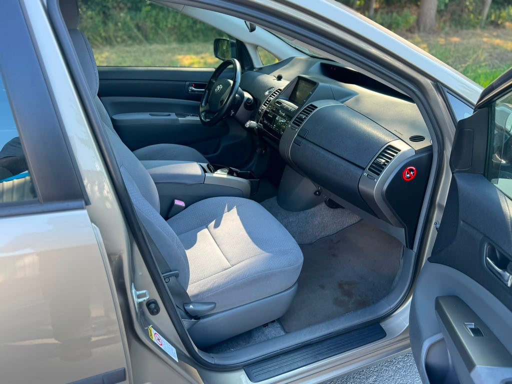 TOYOTA PRIUS - Image 15