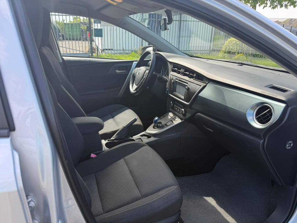 TOYOTA AURIS TOURING SPORTS - Image 16
