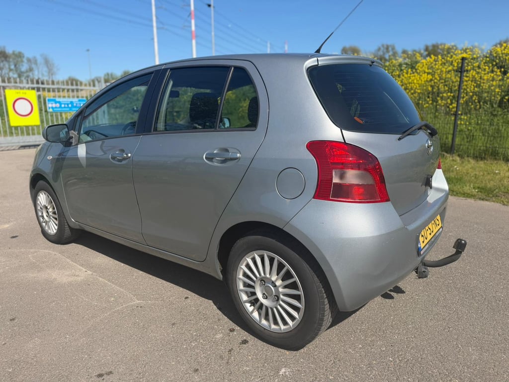 TOYOTA YARIS - Image 8