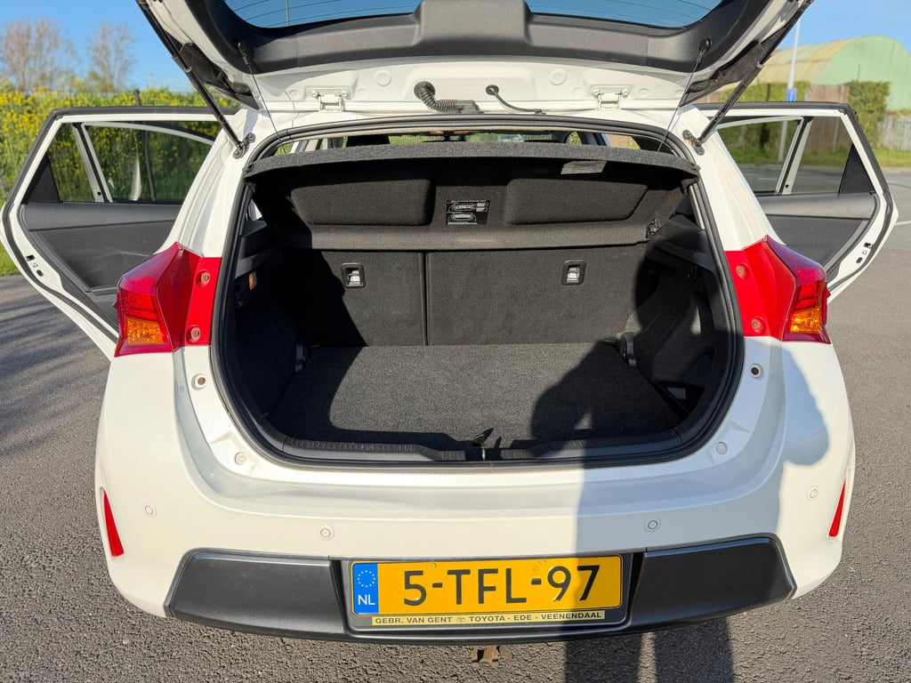 TOYOTA PRIUS - Image 7