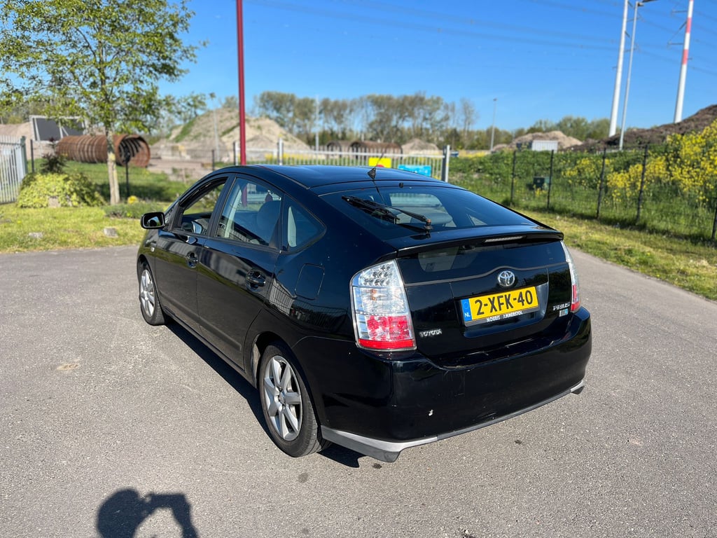 TOYOTA PRIUS - Image 5